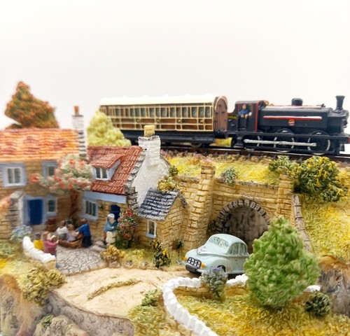 Scale gauge locomotive - n,