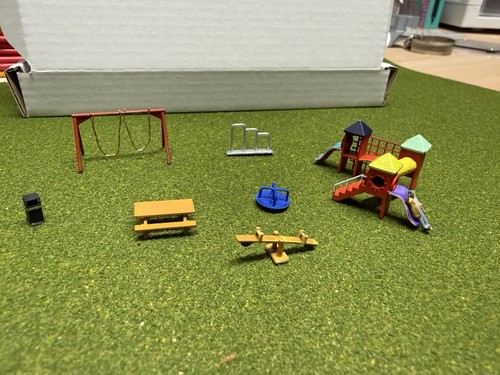 Gauge 148 scale playground - n,